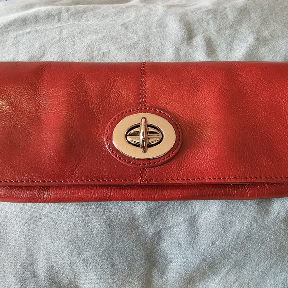 Danier Leather clutch red leather - Picture 2 of 6